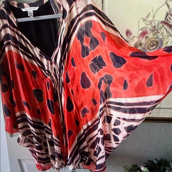 Diane Von Furstenberg Red and Black Patterned Tunic